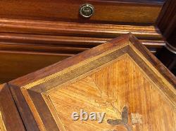 18th-century dressing table with Louis XVI marquetry decoration