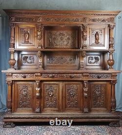 19th century walnut Renaissance buffet