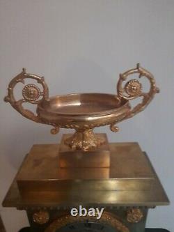 Ancienne Pendule Borne Bronze Dore Epoque Restauration Vase Coupe XIX Em