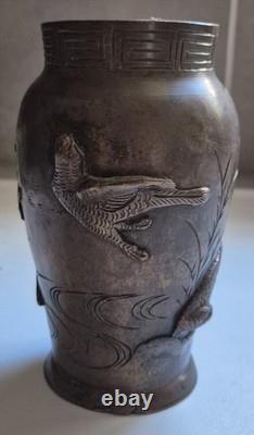 Ancient bronze vase with bird decoration, Meiji period, 19th century
