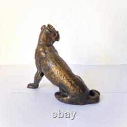 Animal sculpture of a seated dog in bronze, 19th century