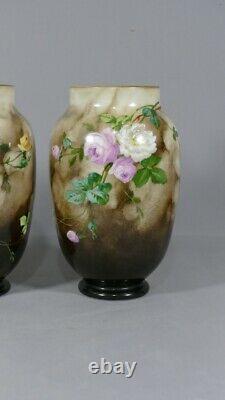 Baccarat, Pair De Vases En Opaline De Cristal, Décor Aux Roses, Époque XIX Ème