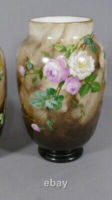 Baccarat, Pair De Vases En Opaline De Cristal, Décor Aux Roses, Époque XIX Ème