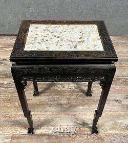 Beautiful Chinese display table in ironwood from the late 19th century