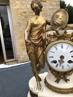 Beautiful Clock in Gilded Bronze and White Marble from the Mid 19th Century