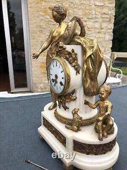 Beautiful Clock in Gilded Bronze and White Marble from the Mid 19th Century