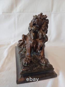Beautiful Statue in Regule of a Roaring Lion, Late 19th Century