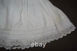 Beautiful large dress late 19th century English embroidery BB Jumeau era, Gaultier T. 12