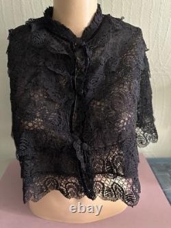 Belle Époque ladies’ cape in fine black Cluny-style lace