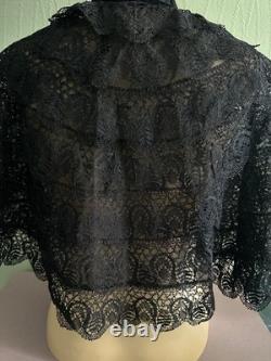 Belle Époque ladies’ cape in fine black Cluny-style lace
