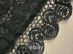 Belle Époque ladies’ cape in fine black Cluny-style lace