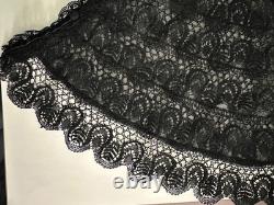 Belle Époque ladies’ cape in fine black Cluny-style lace