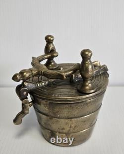 Bronze apothecary weight, known as a Nuremberg weight, 19th century		
<br/>

	