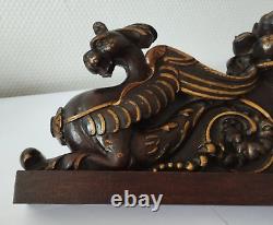 Carved Walnut Fronton 19th Century Renaissance Style High Period Griffins