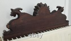 Carved Walnut Fronton 19th Century Renaissance Style High Period Griffins