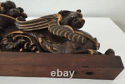 Carved Walnut Fronton 19th Century Renaissance Style High Period Griffins