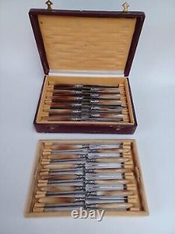 Coffret De 24 Couteaux Manche En Corne, Blade Steel, Epoque XIX Eme Century