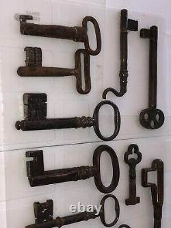 Collection Of 11 Ancient Keys In Good State General Epoque End 19 Deb 20 Eme