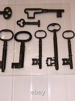 Collection Of 11 Ancient Keys In Good State General Epoque End 19 Deb 20 Eme