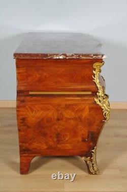 Commode tomb from the Regency era