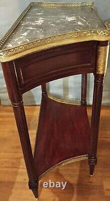 Console LXVI with marble top and brass gallery. Late 19th century period.