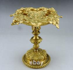 Cup on pedestal in gilded chiselled bronze with foliage and fruit, 19th century.