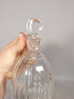Cut-crystal alcohol decanter with flat ribs, 19th century	
<br/>  
 