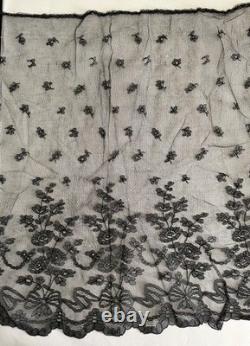 Elegant antique black lace apron with flowers and bows, Belle Époque, 54 x 97 cm