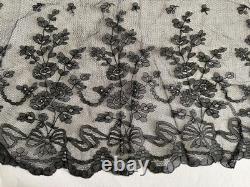 Elegant antique black lace apron with flowers and bows, Belle Époque, 54 x 97 cm