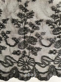 Elegant antique black lace apron with flowers and bows, Belle Époque, 54 x 97 cm