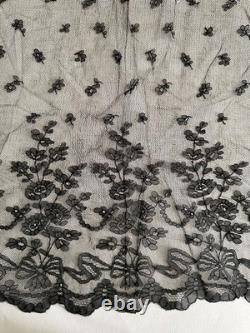 Elegant antique black lace apron with flowers and bows, Belle Époque, 54 x 97 cm