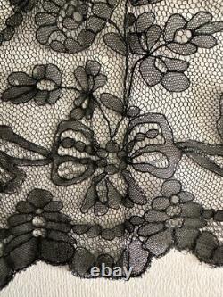 Elegant antique black lace apron with flowers and bows, Belle Époque, 54 x 97 cm