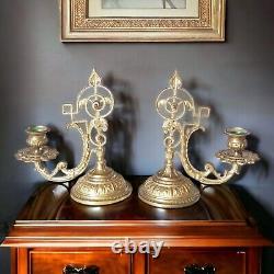 Elegant pair of piano candelabras, Napoleon III period, 19th century. Gilt bronze
