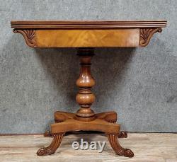 English gaming table from the 19th century in blonde mahogany circa 1820
