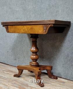 English gaming table from the 19th century in blonde mahogany circa 1820