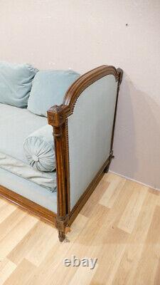 Extra bed or resting place, Louis XVI style carved wooden bench from the 19th century