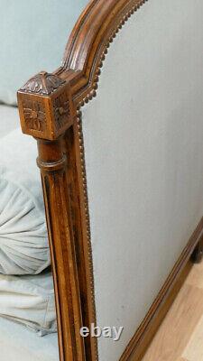 Extra bed or resting place, Louis XVI style carved wooden bench from the 19th century