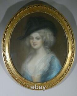 Grand Portrait Au Pastel D'une Dame De Qualité, Époque XIX Ème, Cadre Ovale Doré