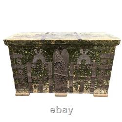 Greek chest in white wood and iron, 19th century