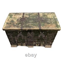 Greek chest in white wood and iron, 19th century