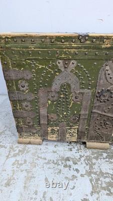 Greek chest in white wood and iron, 19th century