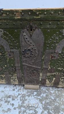 Greek chest in white wood and iron, 19th century