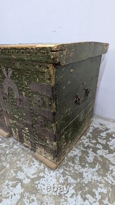Greek chest in white wood and iron, 19th century