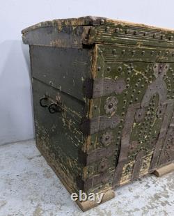 Greek chest in white wood and iron, 19th century