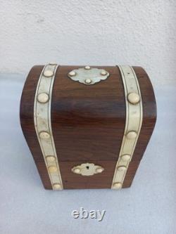Grotto of the 19th-century era, rosewood perfume box from the 19th century