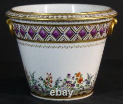 Hand-painted Parisian porcelain cachepot with flowers, early 19th century period