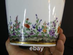 Hand-painted Parisian porcelain cachepot with flowers, early 19th century period