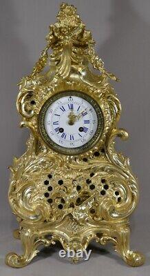 Large Louis XV Rocaille Clock with Rooster and Flag, Gilded Bronze from the 19th Century