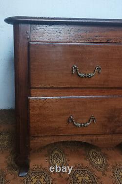 Large jumping commode, 18th century