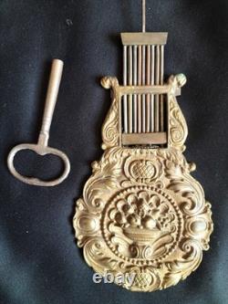 Light wood and gilded bronze pendulum clock / Restoration period / 19th century